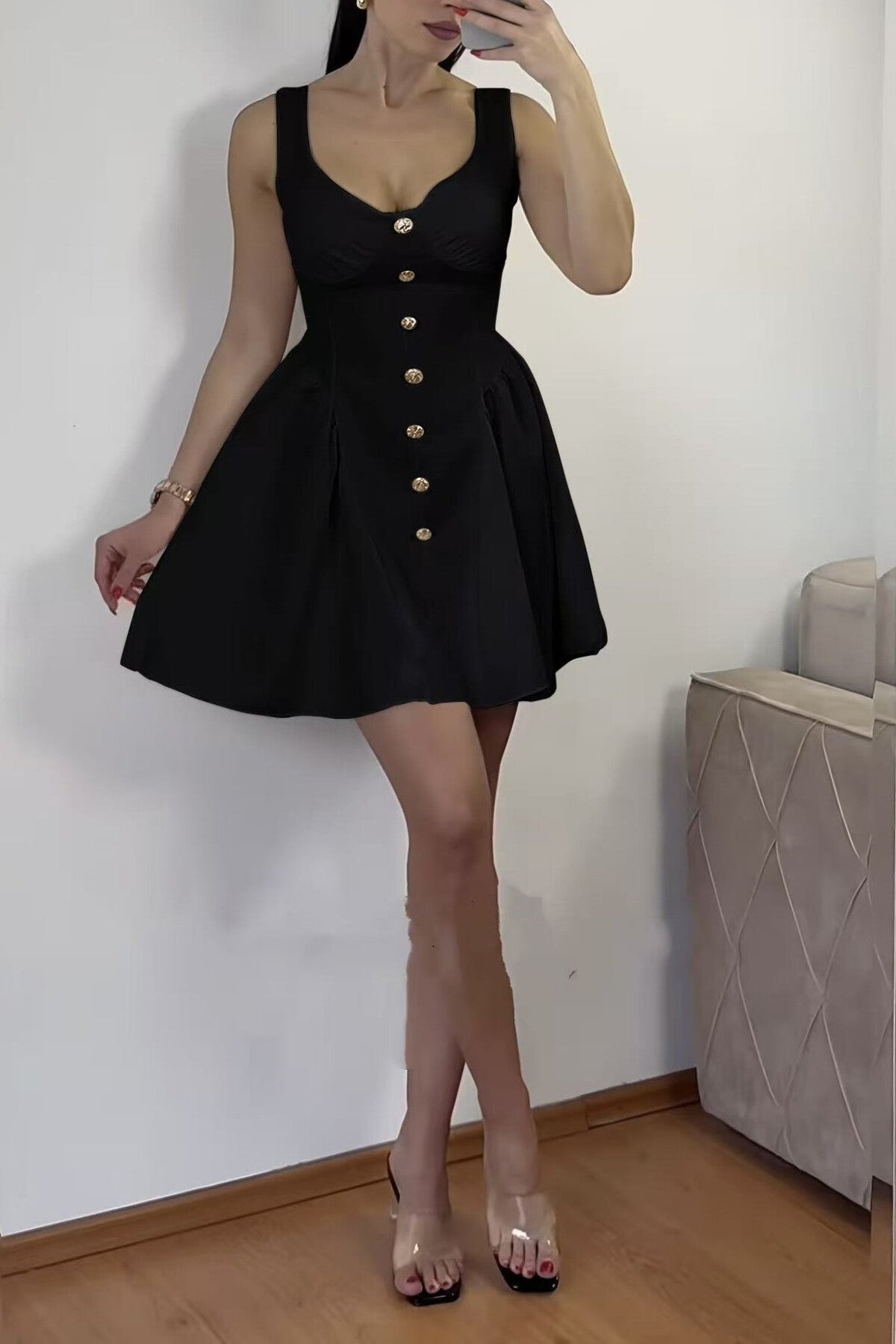 robe-patineuse-chic-a-boutons-decoratifs-dores-et-noeud-a-nouer-au-dos_noir