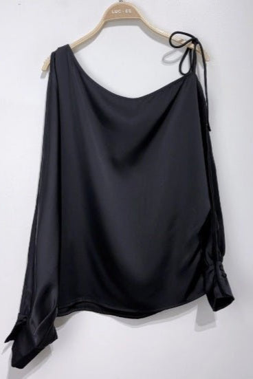 Top satiné a manches asymétriques - Calm concept store