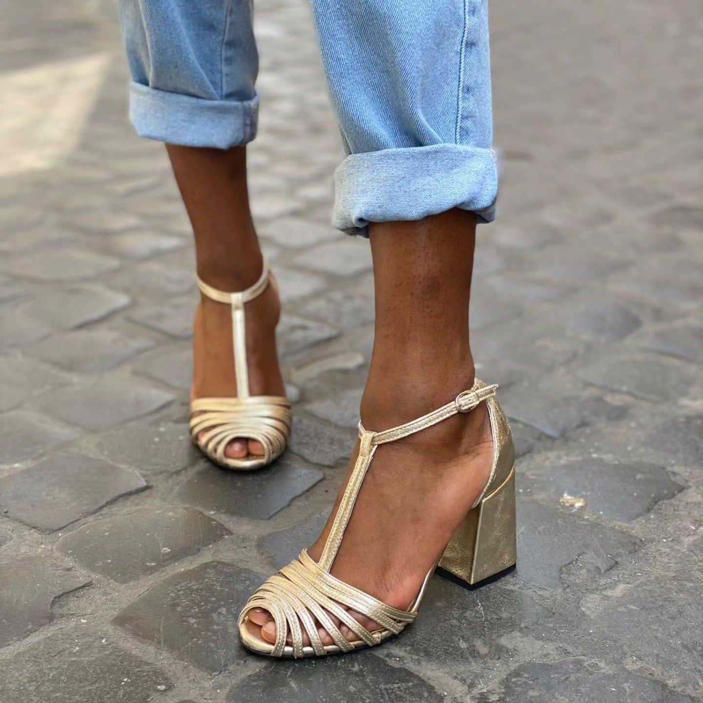 Sandales a talons carres or