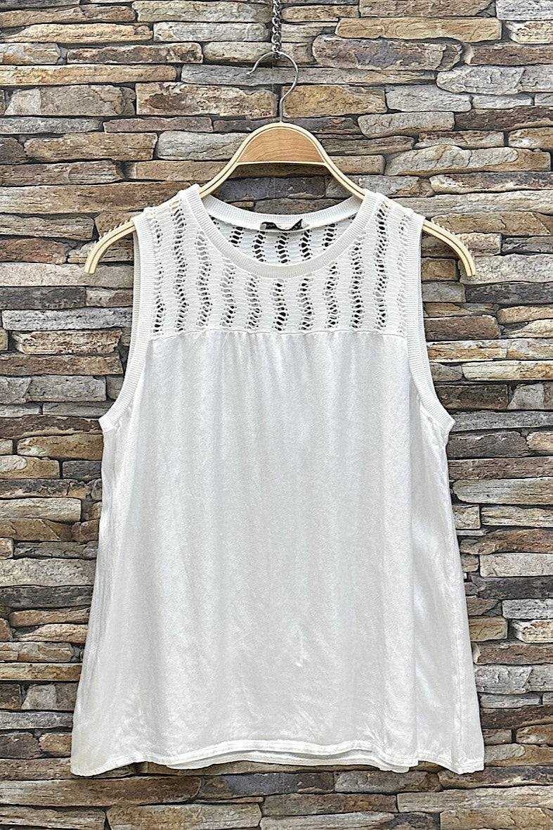 debardeur-amie-fluide-et-romantique-satinee-effet-soie-a-l-avant_blanc