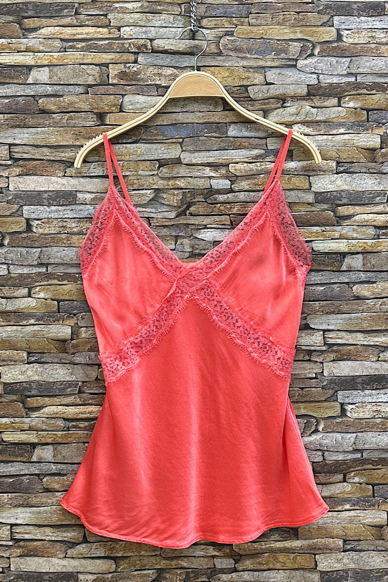 debardeur-sandra-a-dentelle-bretelles-reglables-satinee-effet-soie