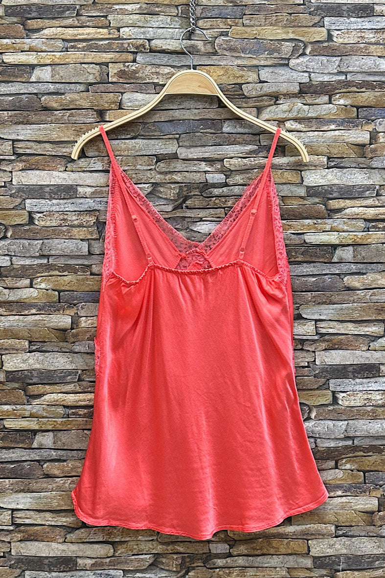 debardeur-sandra-a-dentelle-bretelles-reglables-satinee-effet-soie 2