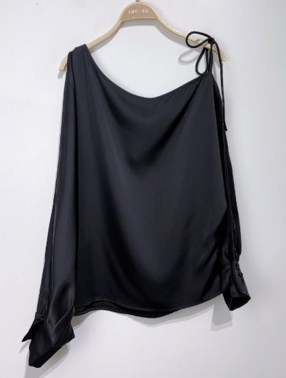 Top satiné a manches asymétriques - Calm concept store